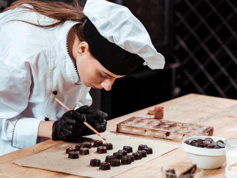Chocolatier : missions, qualités, secteur, salaire