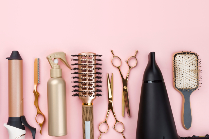 Matériel de coiffure à domicile : les 9 outils indispensables